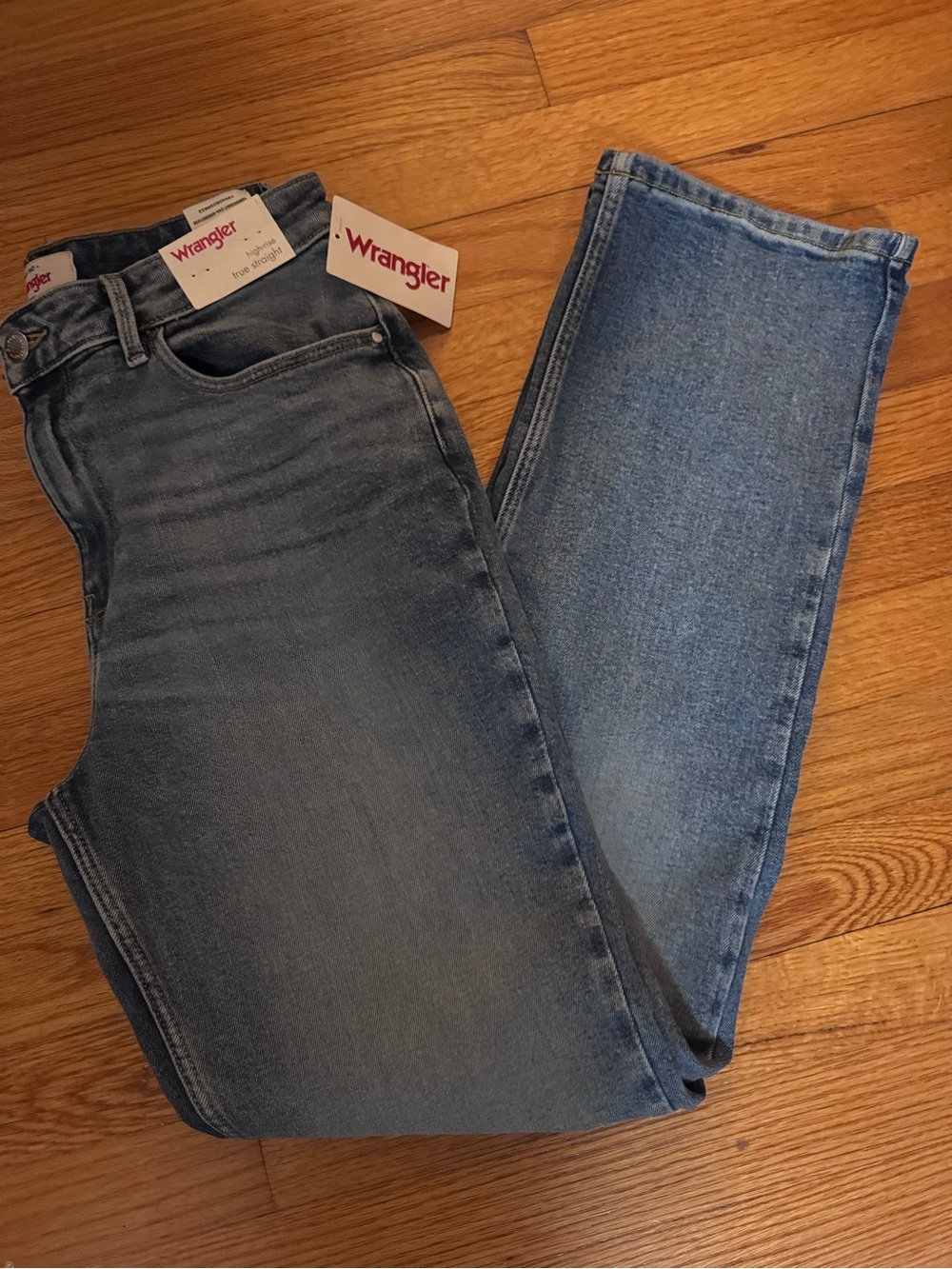 Wrangler Women's Straight Leg Jeans in Faded Blue Wash
